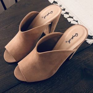 Nude/taupe Qupid heels. Size 7